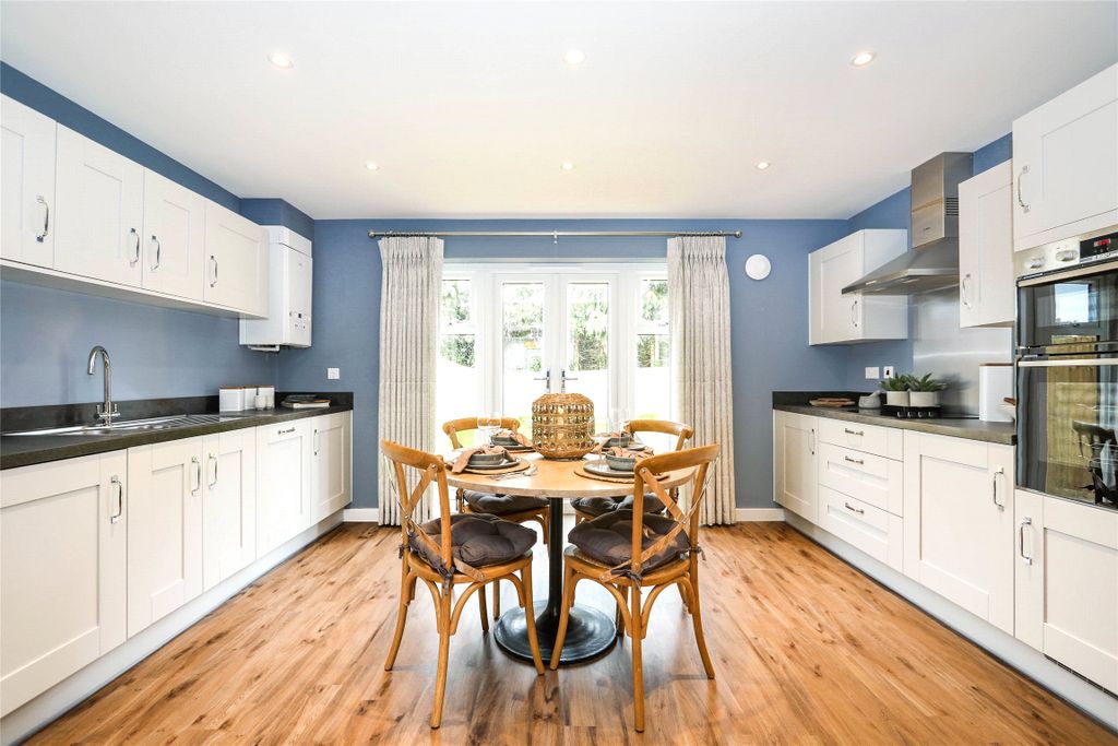 Property photo 2 of 15 Picture No. 18