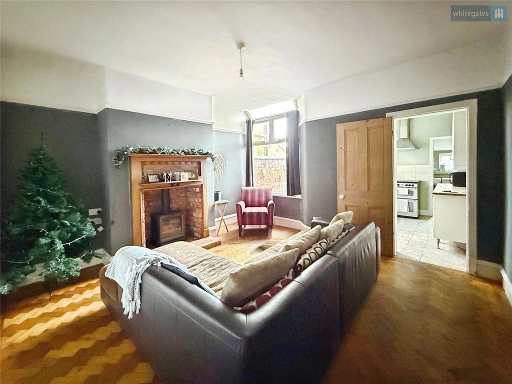 Property photo 2 of 13 Picture No. 21