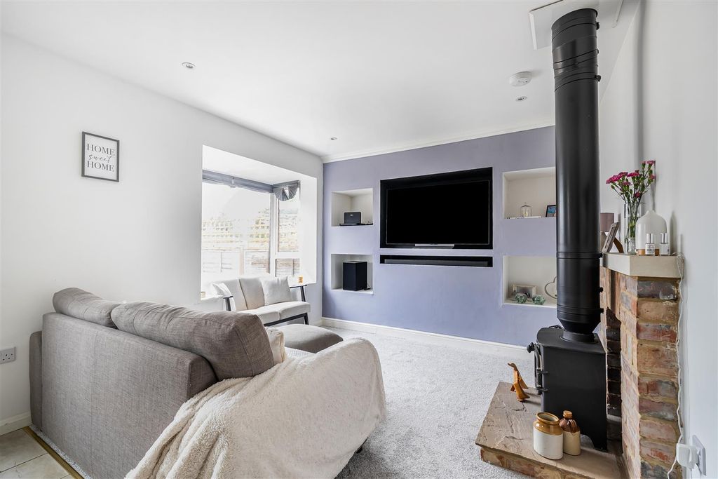 Property photo 3 of 18 1324941-12-6888Bcb3Df3F7.Jpg