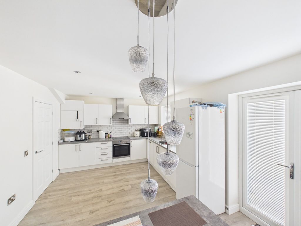 Property photo 2 of 13 4936963