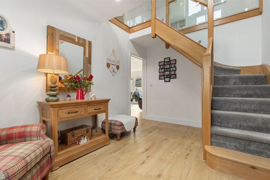Property photo 2 of 36