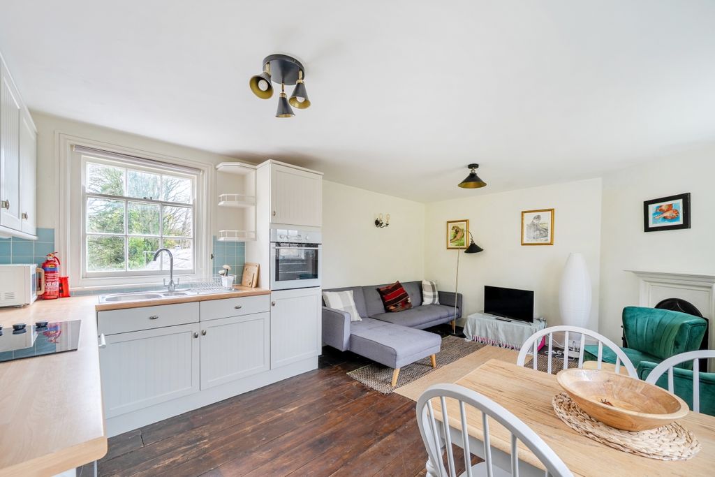 Property photo 2 of 11 1385374-13-692865...