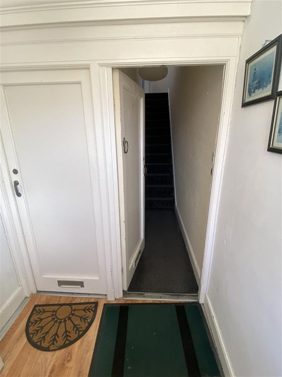 Property photo 3 of 22 Flat Front Entrance