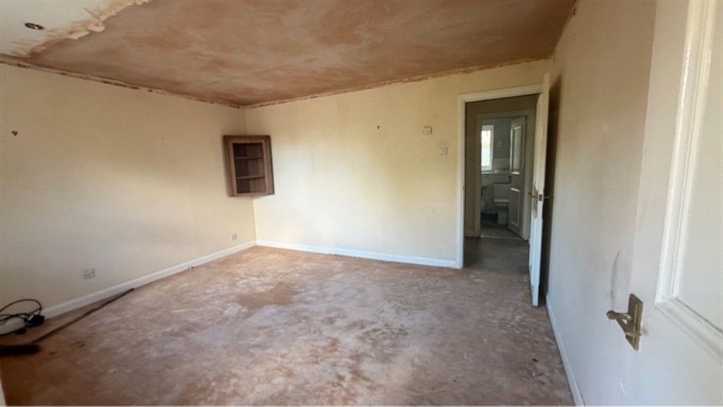 Property photo 2 of 8 Lounge