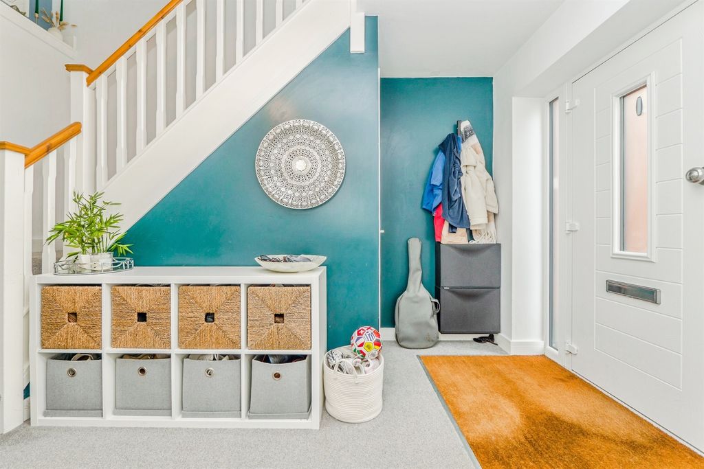 Property photo 2 of 19 Hallway