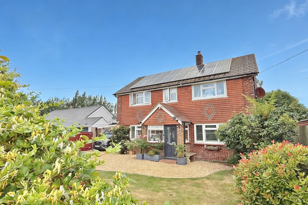 Property photo 1 of 17 4 Bedroom Family Home Northfield Road
