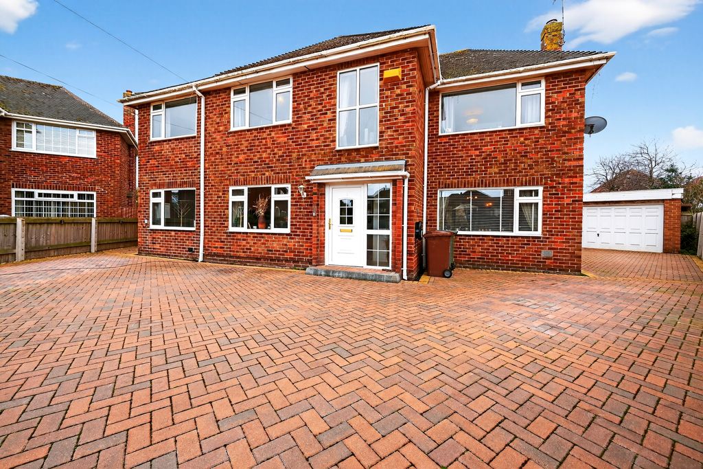 Property photo 1 of 28