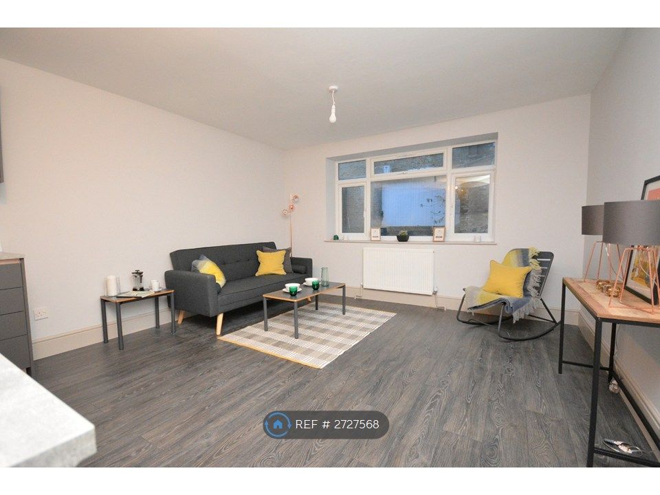 Property photo 2 of 8 Lounge