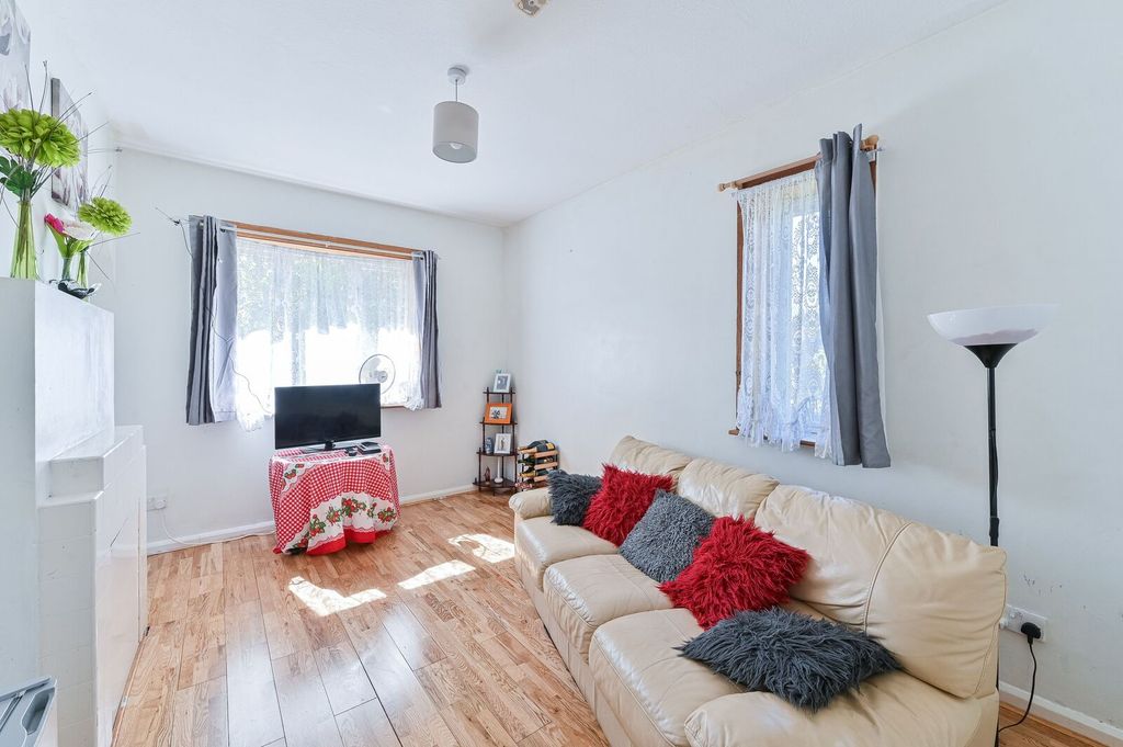 Property photo 2 of 18