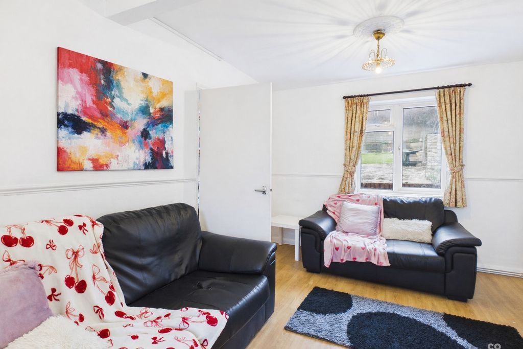 Property photo 2 of 11 Photo 18