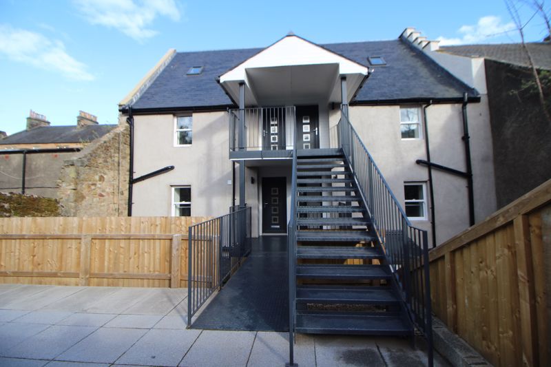 Property photo 2 of 11 Entrance