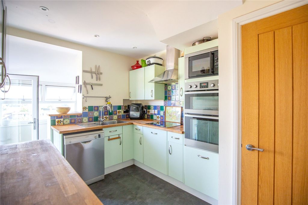 Property photo 3 of 33 Picture No. 07