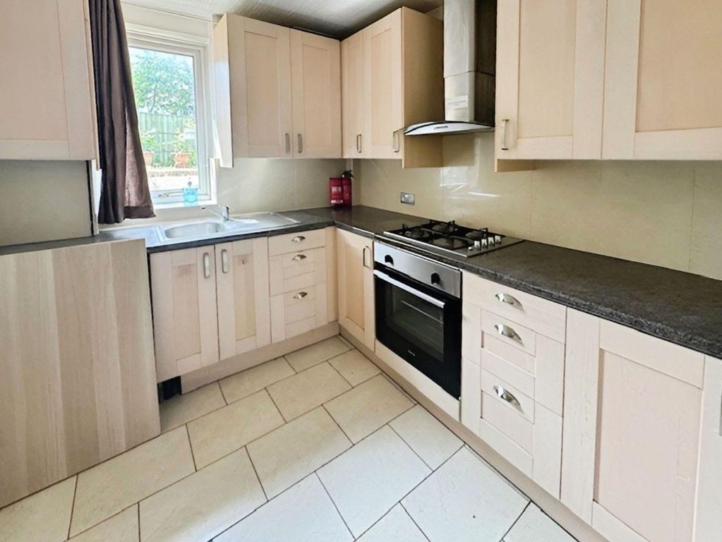 Property photo 1 of 11 Kitchen