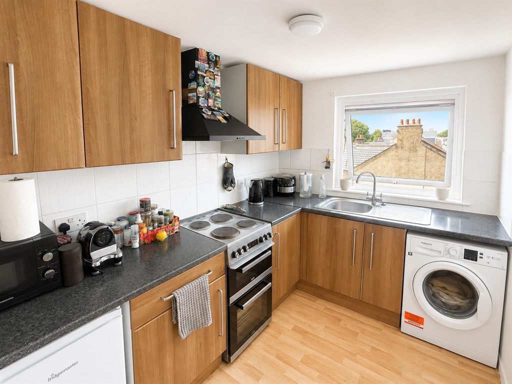 Property photo 2 of 6 Coopers Estate Agents