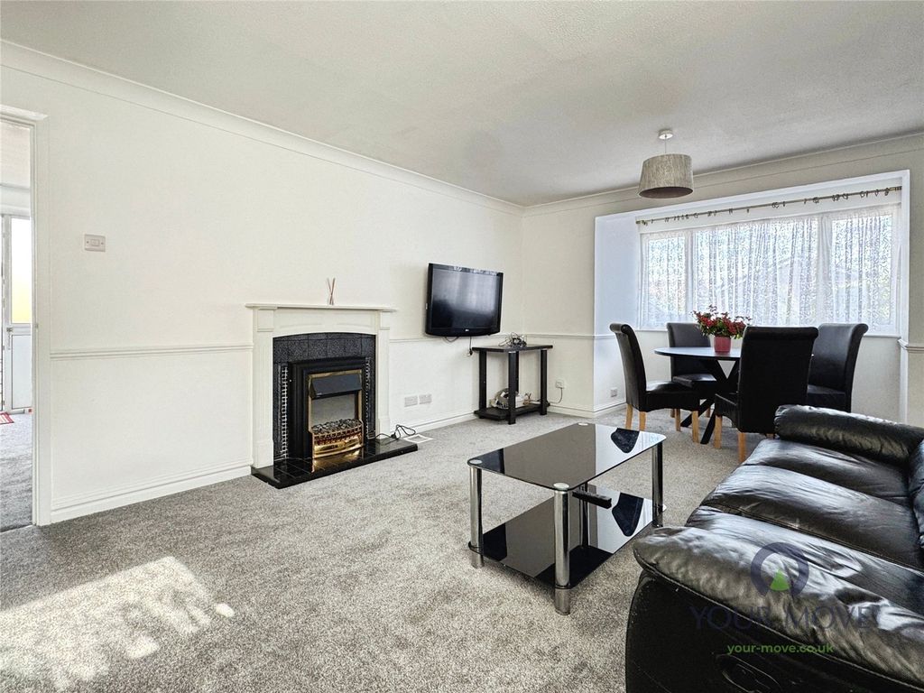 Property photo 3 of 14 Lounge