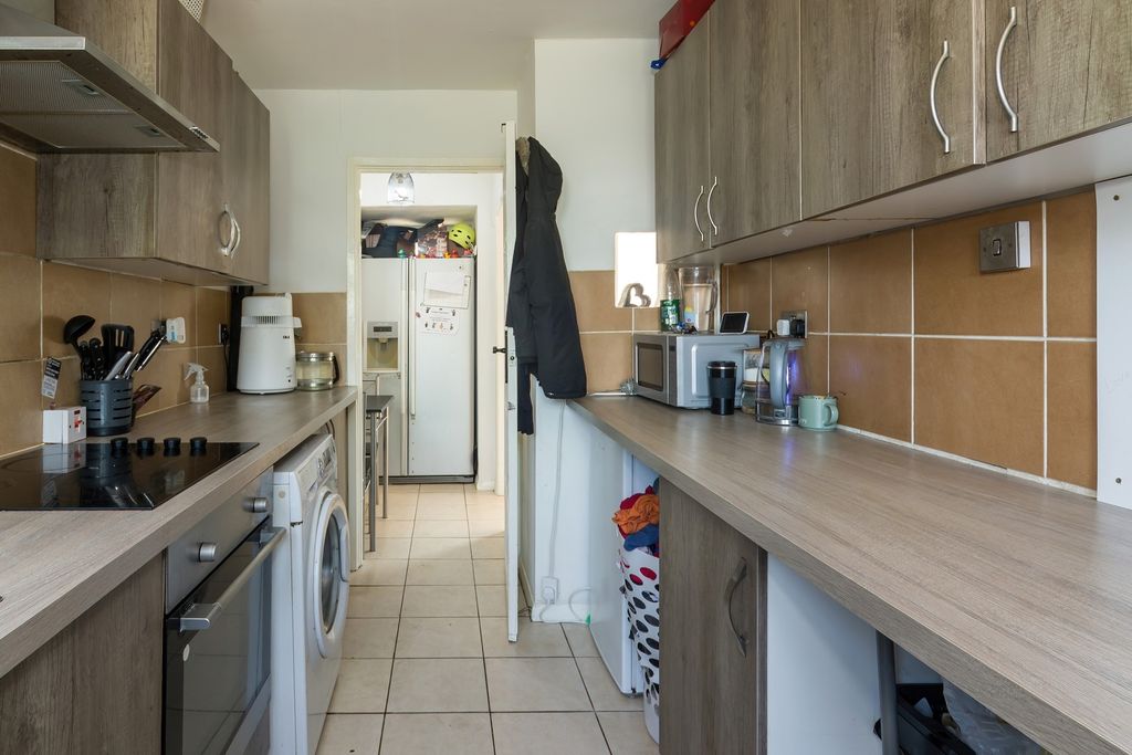 Property photo 3 of 37