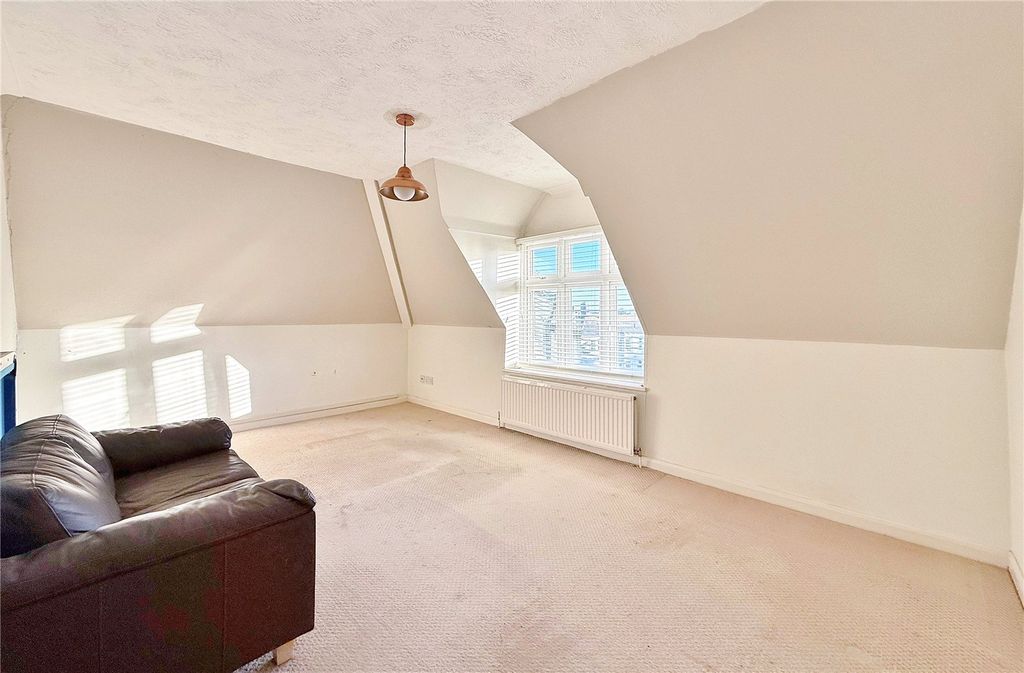 Property photo 2 of 17 Picture No. 15