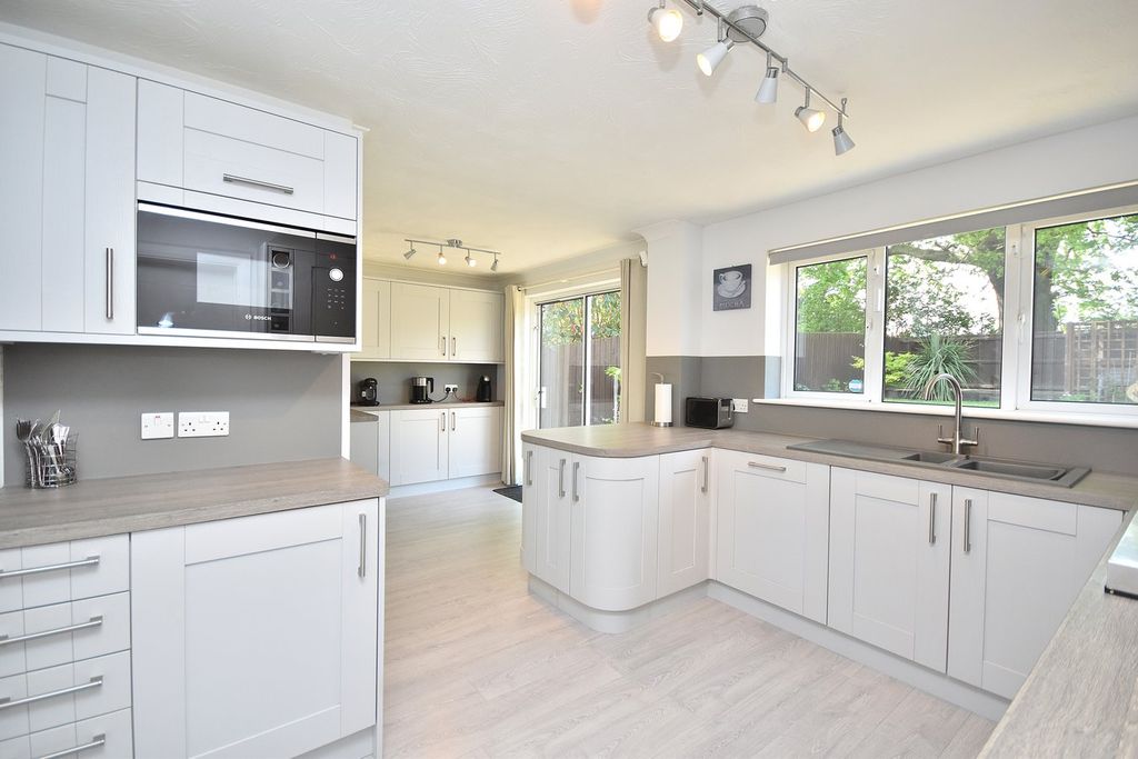 Property photo 2 of 24
