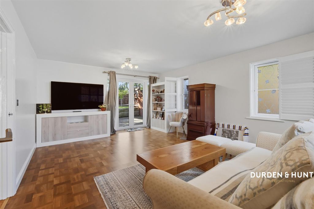 Property photo 2 of 23 Latton Mews