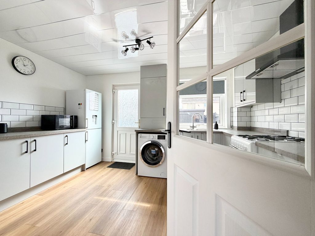 Property photo 3 of 28