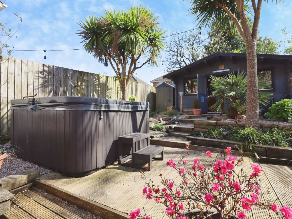 Property photo 2 of 20