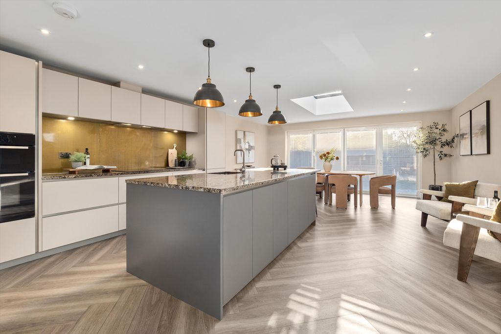 Property photo 2 of 25 Image