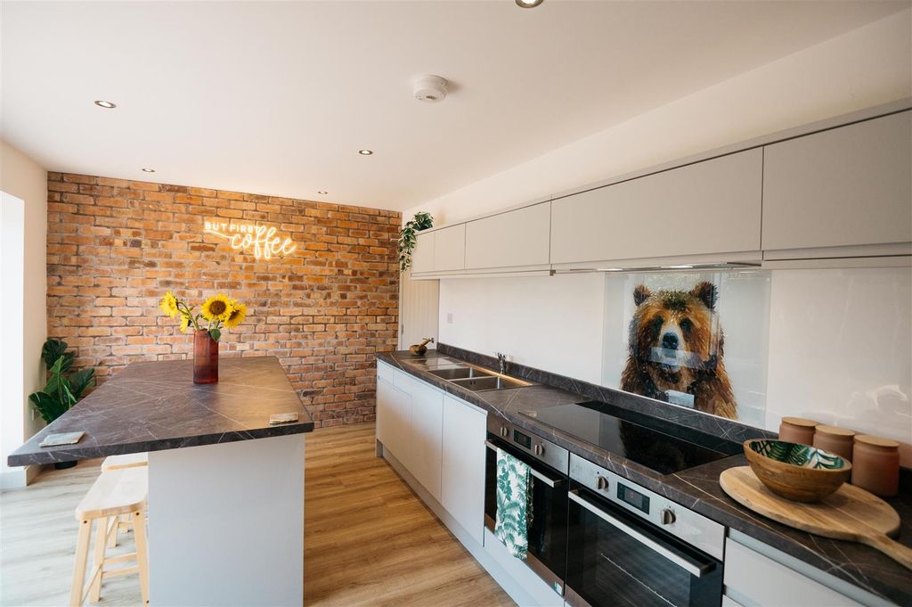 Property photo 3 of 16 02
