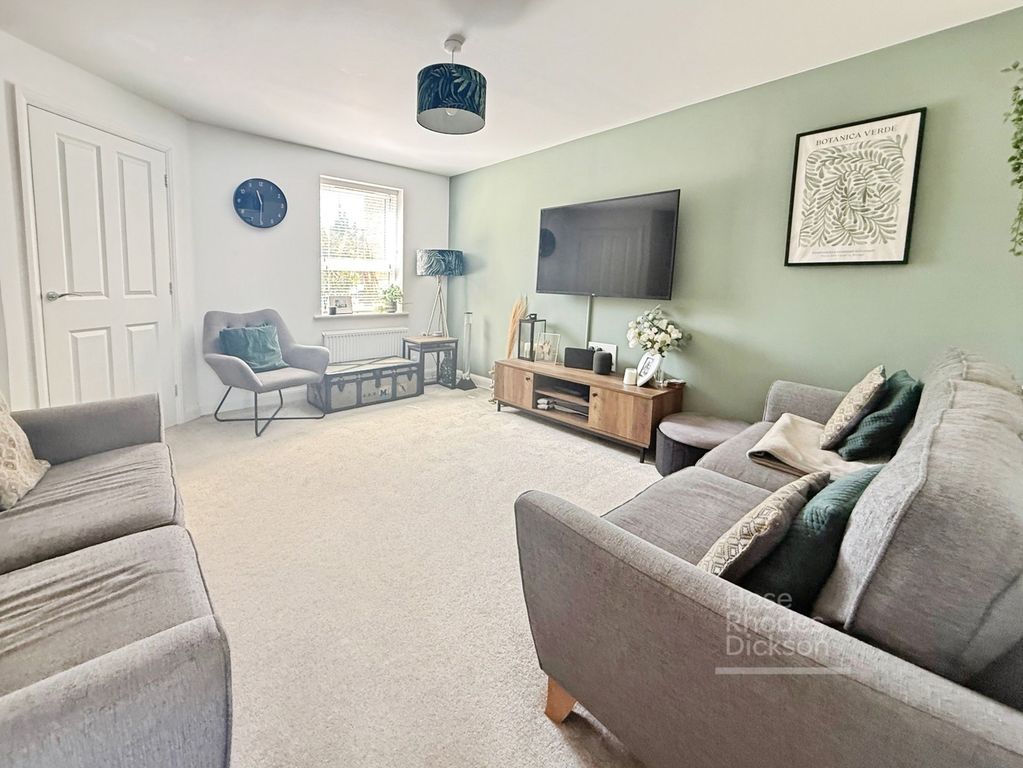 Property photo 3 of 14 Lounge