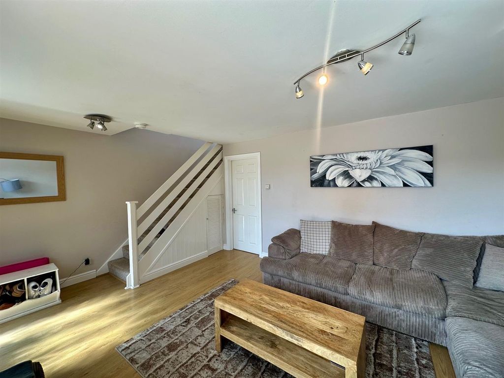 Property photo 3 of 18 Lounge