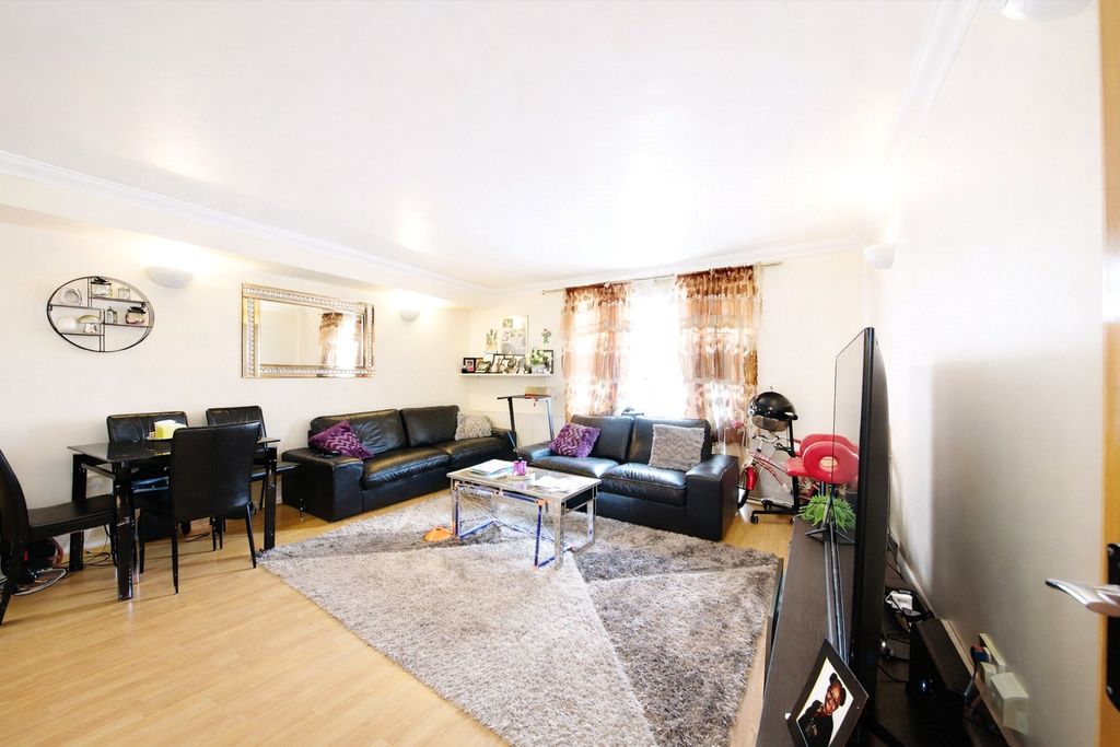 Property photo 3 of 8 Picture No. 05