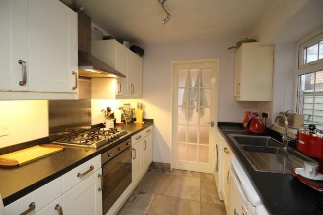 Property photo 2 of 8 85487_Egh170057_L_Img_01_0000_Max_656x437