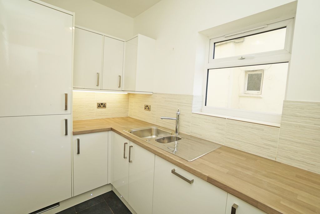 Property photo 3 of 14 Dsc00928