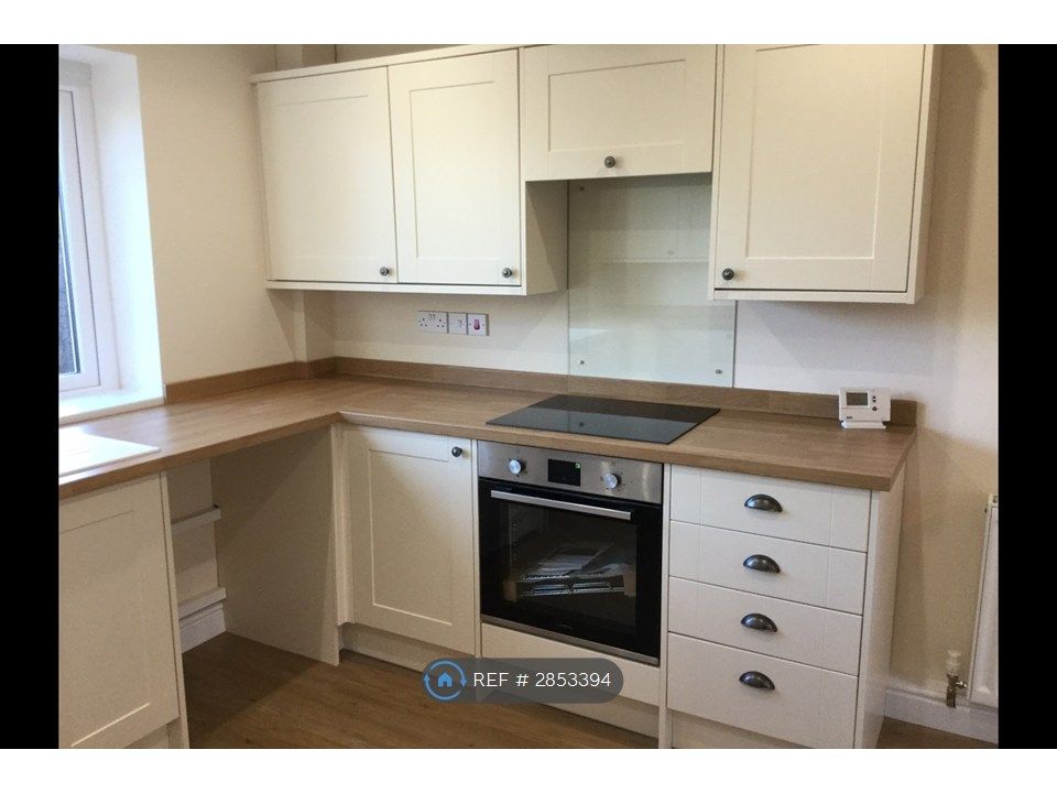Property photo 3 of 7 Kitchen Cooker With Hood