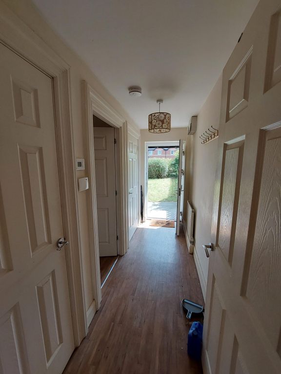 Property photo 2 of 8 Entrance Hall
