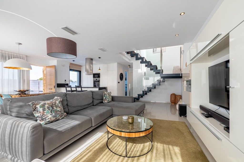 Property photo 3 of 25