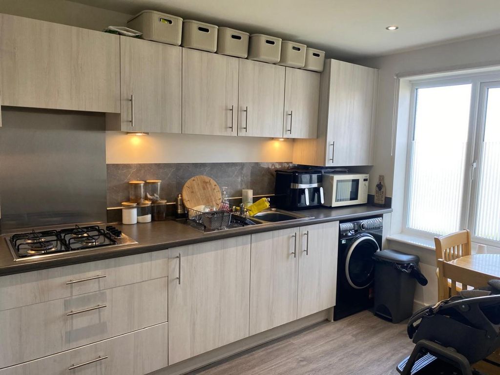 Property photo 2 of 11 Kitchen
