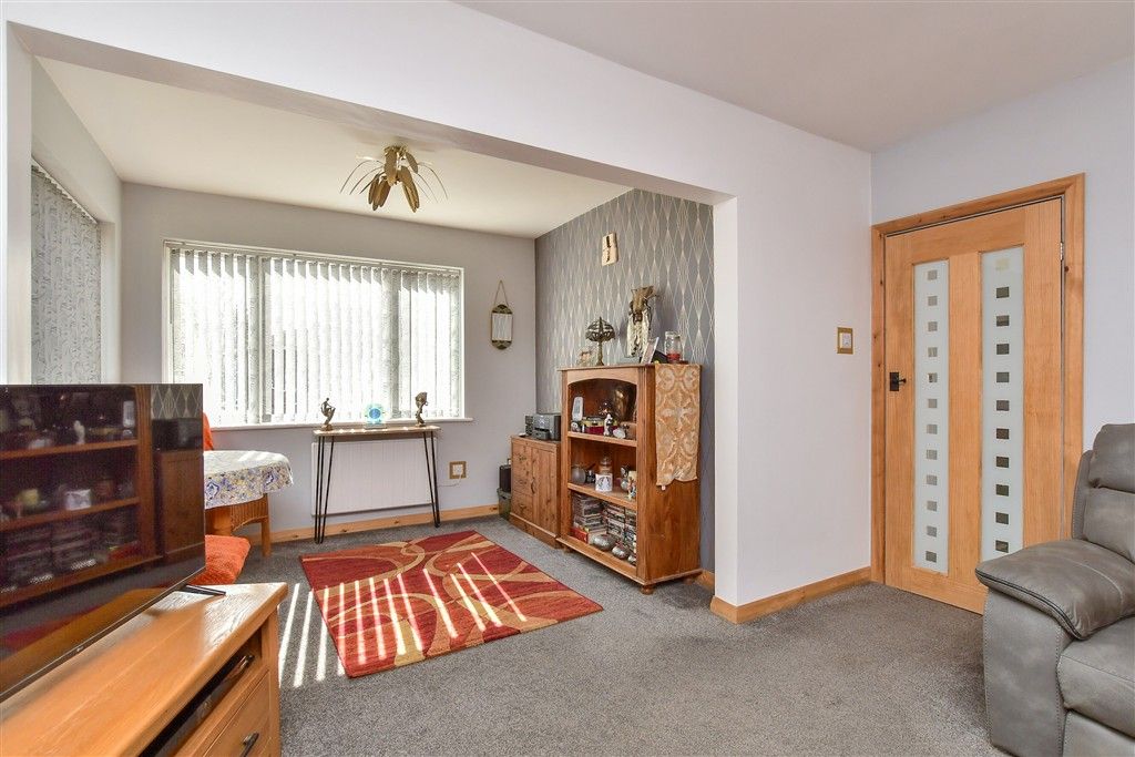 Property photo 1 of 11 Lounge