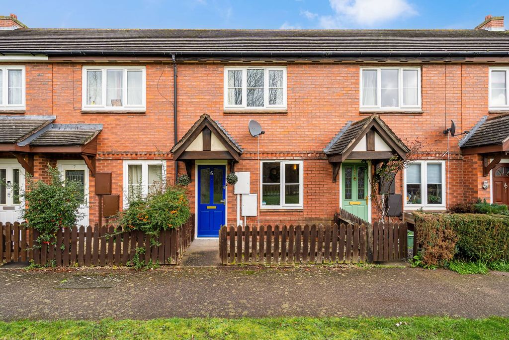 Property photo 2 of 24 5 Short Lane - Image 2