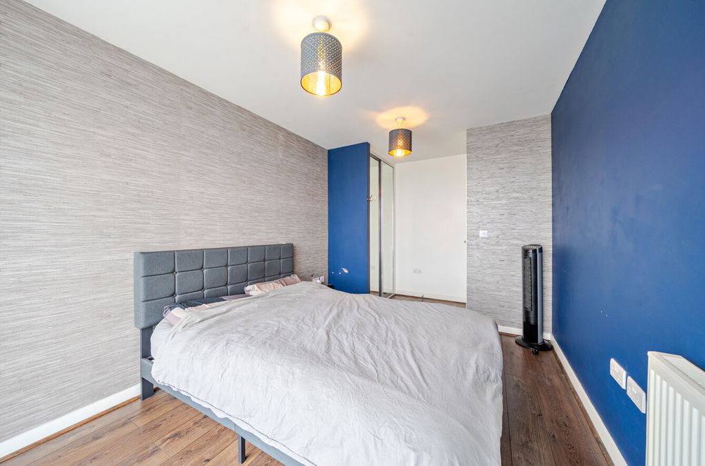 Property photo 3 of 11 1372216-9-6900Bcd...