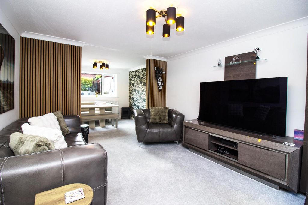 Property photo 3 of 34