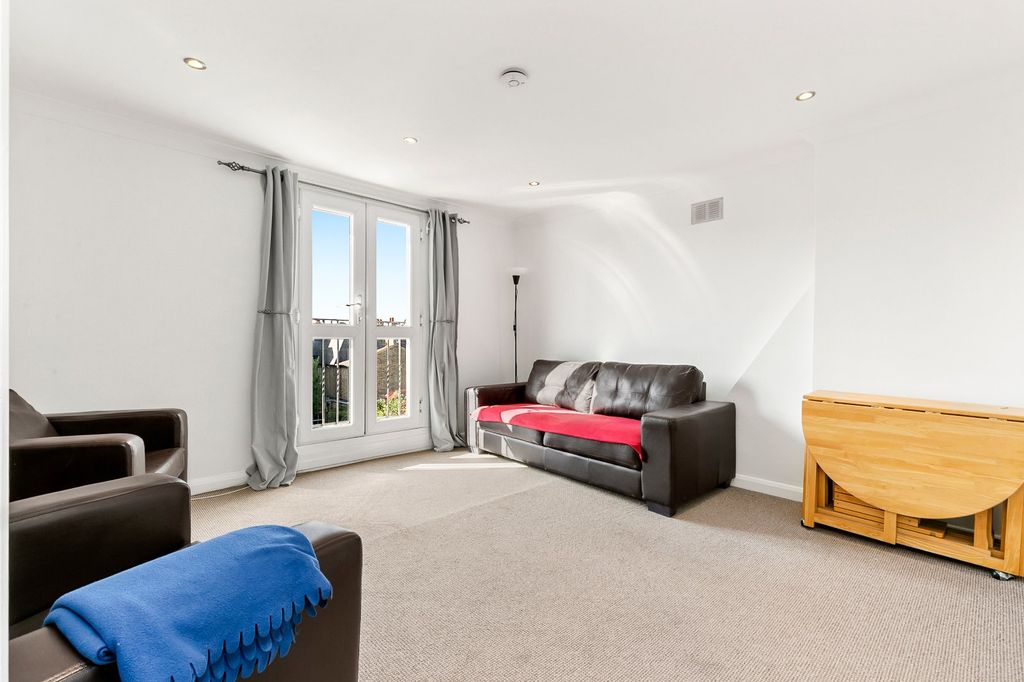 Property photo 2 of 7