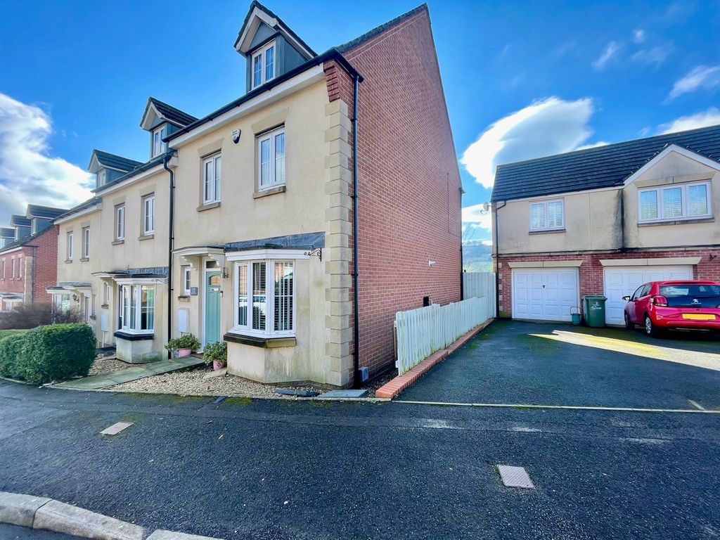 Property photo 3 of 23