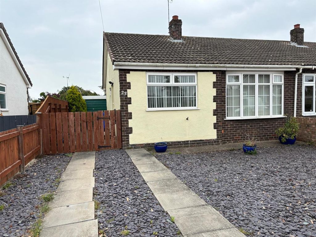 Property photo 1 of 17 Front Garden