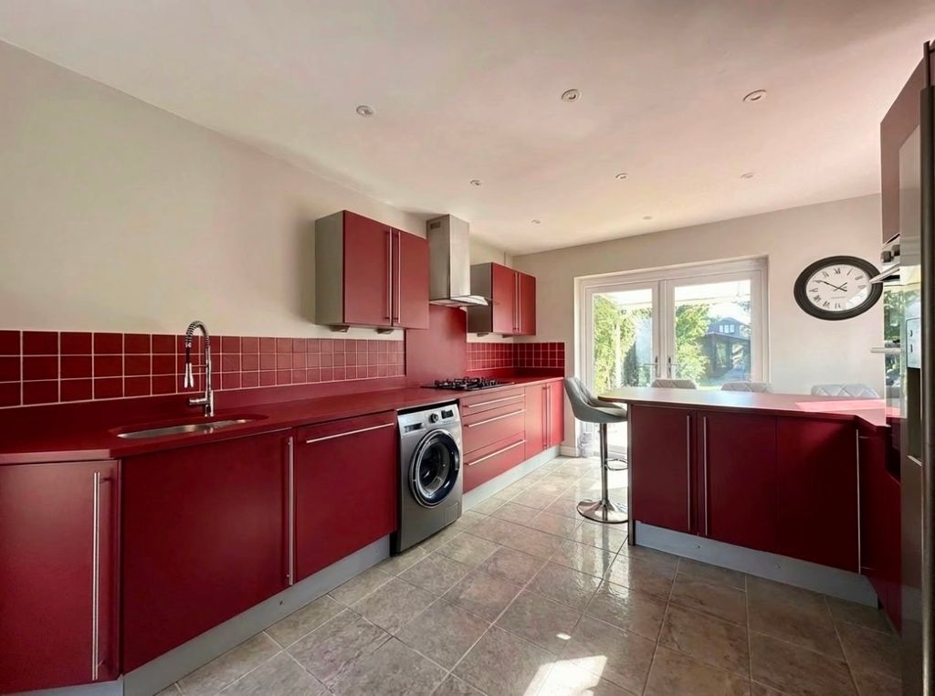 Property photo 3 of 18