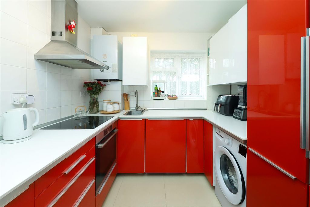 Property photo 3 of 16 Kitchen