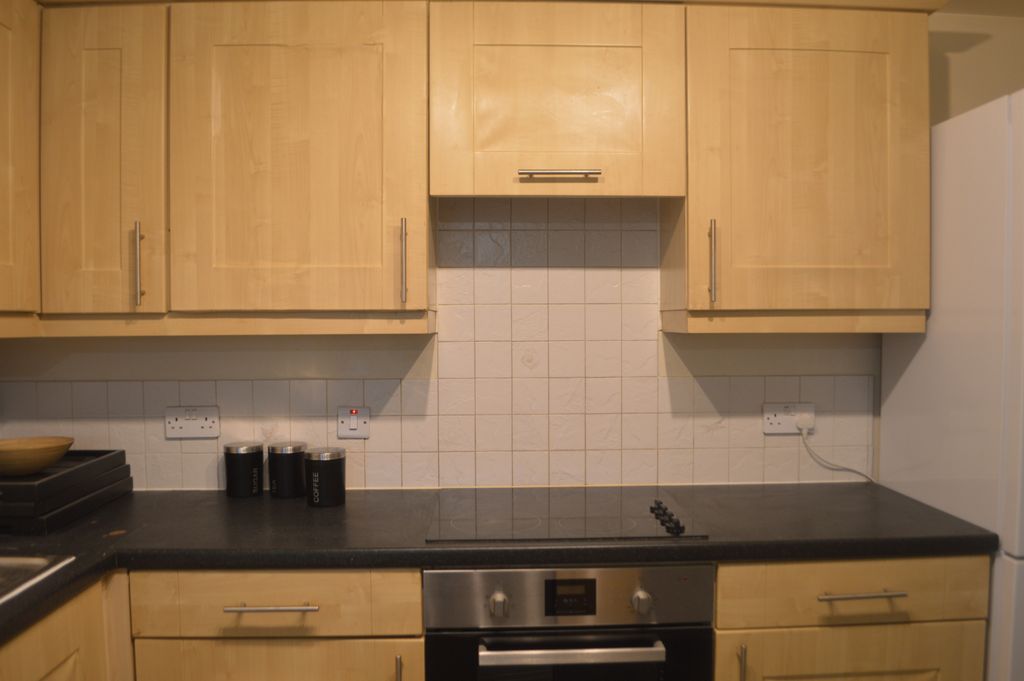 Property photo 3 of 17 Kitchen 2