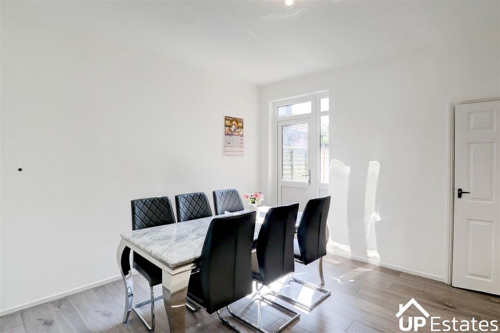 Property photo 3 of 16 Dining Room