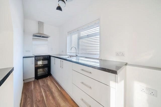 Property photo 1 of 8 Pbox-Img.Jpg