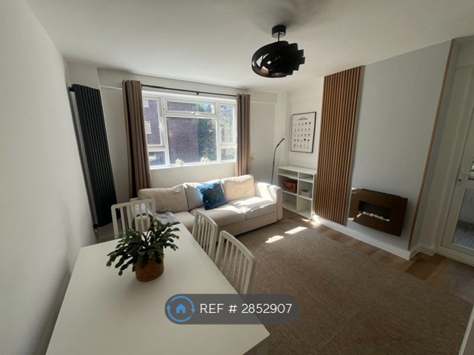 Property photo 1 of 13 Lounge