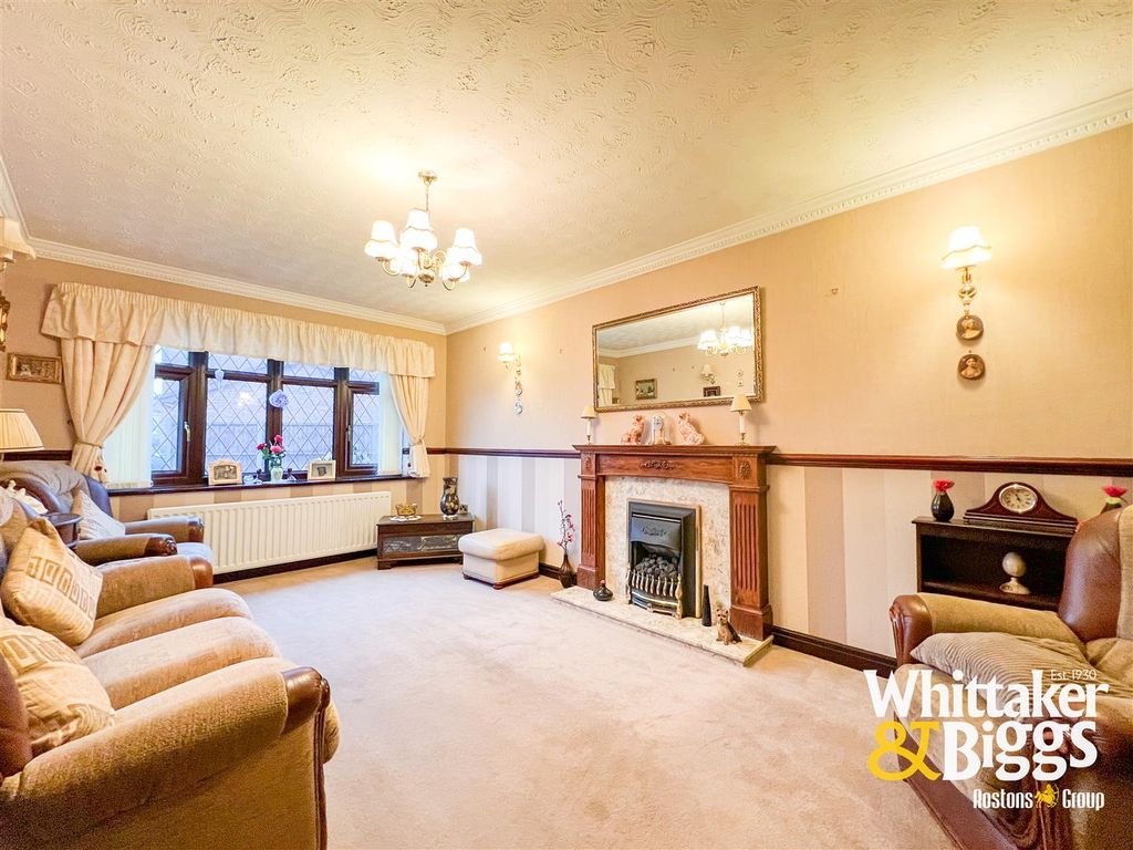 Property photo 2 of 17 Sitting Room